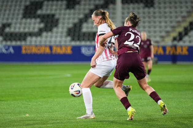 Google Pixel Womens Bundesliga SC Freiburg vs 1 FC Nürnberg, 13 03 2026 duel between Julia Pollak 1 FC Nürnberg, 22 and Luca Birkholz SC Freiburg, 23 Google Pixel Womens Bundesliga SC Freiburg vs 1 FC Nürnberg, Dreisamstadion, 13 03 2026 DFB DFL REGULATIONS PROHIBIT ANY USE OF PHOTOGRAPHS AS IMAGE SEQUENCES AND OR QUASI VIDEO Copyright: xBEAUTIFULxSPORTS Boscox