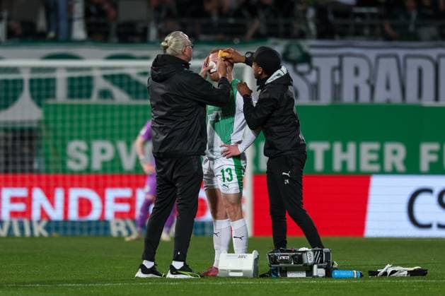 Paul Will 13 Spvgg Greuther Fuerth is treated on the eye, Spvgg Greuther Fuerth vs SV Elversberg Football, Men, 2 Bundesliga, Season 2025 2026, Second round, Matchday 26, 13 03 2026 DFB regulations prohibit any use of photographs as image sequences and or quasi video Fuerth Bayern Germany Copyright: xkolbert-press MartinxAgüerax