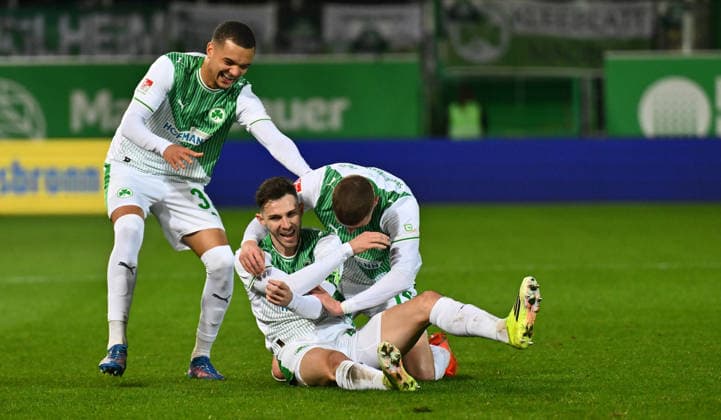 13 03 2026 Fußball Saison 2025 2026 2 Fußball Bundesliga 26 Spieltag SpVgg Greuther Fürth Kleeblatt SGF SV Elversberg SVE Sportfoto Zink xwoxzix DFL regulations prohibit any use of photographs as image sequences and or quasi video only for editorial use Torjubel Jubel nach Treffer Torschuß zum 1 0 durch Branimir Hrgota 10, SpVgg Greuther Fürth Maximilian Solomon Dietz 33, SpVgg Greuther Fürth Branimir Hrgota 10, SpVgg Greuther Fürth Jan Elvedi 15, SpVgg Greuther Fürth