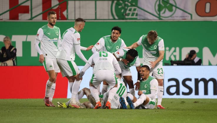 13 03 2026, Football, Men, 2 Bundesliga, Season 2025 2026, SpVgg Greuther Fürth SV 07 Elversberg, The players of SpVgg Greuther Fürth celebrate the goal to 1 0 by Branimir Hrgota SpVgg Greuther Fürth Fürth Sportpark Ronhof Thomas Sommer Bayern Germany DEU Copyright: xFabianxKleerx