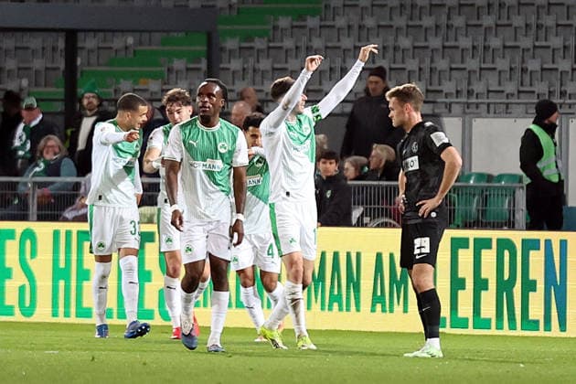 13 03 2026, xrekx, Fußball 2 Bundesliga, SpVgg Greuther Fuerth SV Elversberg v l Torjubel nach dem Tor zum celebrating the goal celebrate 1 0 durch Branimir Hrgota SpVgg Greuther Fuerth Tom Zimmerschied SV 07 Elversberg enttaeuscht, disappointed, looks disappointed, dejected, disappointed DFL DFB REGULATIONS PROHIBIT ANY USE OF PHOTOGRAPHS as IMAGE SEQUENCES and or QUASI VIDEO Fuerth