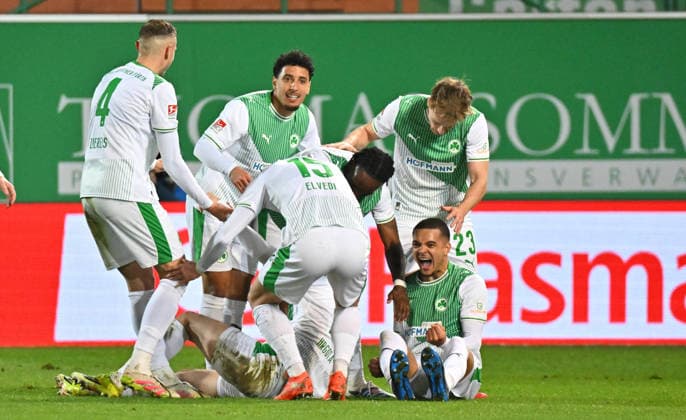 13 03 2026 Soccer Season 2025 2026 2 Soccer Bundesliga 26 Matchday SpVgg Greuther Fürth Kleeblatt SGF SV Elversberg SVE Sportfoto Zink MeZi xmexzix DFL regulations prohibit any use of photographs as image sequences and or quasi video only for editorial use Torjubel Jubel nach Treffer Tor Torschuß zum 1 0 durch Branimir Hrgota 10, SpVgg Greuther Fürth Maximilian Solomon Dietz 33, SpVgg Greuther Fürth ballt Faust Fäuste