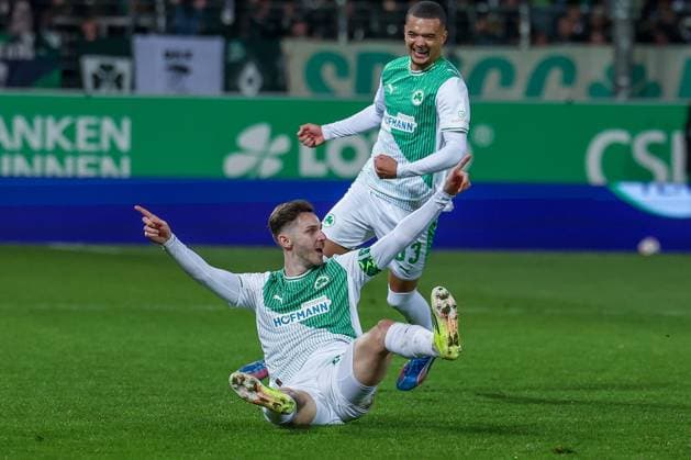 Branimir Hrgota 10 Spvgg Greuther Fuerth and Maximilian Dietz 33 Spvgg Greuther Fuerth cheer after the 1 0 of the cloverleaf, joy, emotion, Spvgg Greuther Fuerth vs SV Elversberg football, men, 2 Bundesliga, season 2025 2026, second round, 26 matchday, 13 03 2026 DFB regulations prohibit any use of photographs as image sequences and or quasi video Fuerth Bayern Germany Copyright: xkolbert-press MartinxAgüerax
