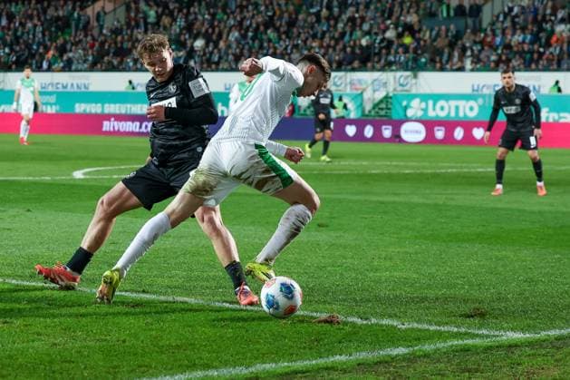 Branimir Hrgota 10 Spvgg Greuther Fuerth in action with Lasse Guenther 21 SV 07 Elversberg , Spvgg Greuther Fuerth vs SV Elversberg Football, Men, 2 Bundesliga, Saison 2025 2026, Rueckrunde, 26 Spieltag, 13 03 2026 DFB regulations prohibit any use of photographs as image sequences and or quasi video Fuerth Bayern Germany Copyright: xkolbert-press MartinxAgüerax