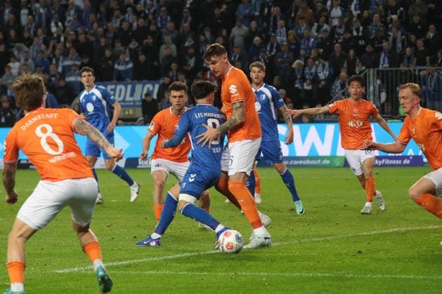 13 03 2026, xgox, Fussball 2 Bundesliga, 1 FC Magdeburg SV Darsmtadt 98 emspor, v l ma8, Matej Maglica Darmstadt, 5 Zweikampf, Duell, Kampf, tackle DFL DFB REGULATIONS PROHIBIT ANY USE OF PHOTOGRAPHS as IMAGE SEQUENCES and or QUASI VIDEO Magdeburg