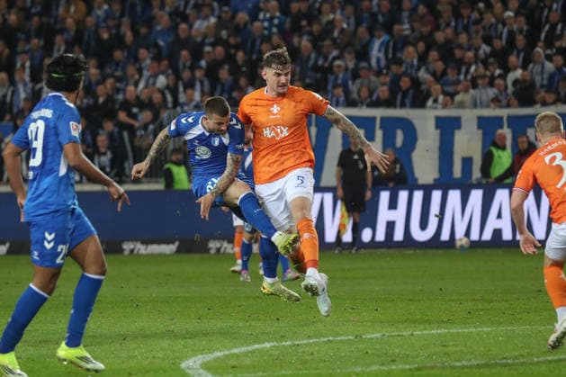 13 03 2026, xgox, Fußball 2 Bundesliga, 1 FC Magdeburg SV Darsmtadt 98 emspor, v l Mateusz Zukowski Magdeburg, 22 , Matej Maglica Darmstadt, 5 Zweikampf, Duell, Kampf, tackle DFL DFB REGULATIONS PROHIBIT ANY USE OF PHOTOGRAPHS as IMAGE SEQUENCES and or QUASI VIDEO Magdeburg