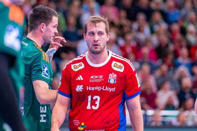 Niklas Weller HSV Hamburg, No. 13 v l , TSV Hannover Burgdorf green against HSV Hamburg white on matchday 25 of the 2025 2026 season in the DAIKIN Handball Bundesliga 13 03 2026, ZAG Arena Hannover, GER , Copyright: xJanxGuentherx xTSVxHannover-Burgdorfx