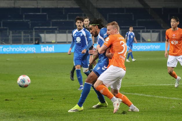 13 03 2026, xgox, Soccer 2 Bundesliga, 1 FC Magdeburg SV Darsmtadt 98 emspor, v l Rayan Ghrieb Magdeburg, 29 , Fabian Holland Darmstadt, 32 duel, duel, fight, tackle DFL DFB REGULATIONS PROHIBIT ANY USE OF PHOTOGRAPHS as IMAGE SEQUENCES and or QUASI VIDEO Magdeburg