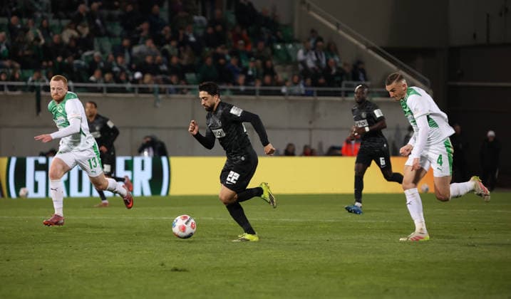 13 03 2026, Football, Men, 2 Bundesliga, Season 2025 2026, SpVgg Greuther Fürth SV 07 Elversberg, Paul Will SpVgg Greuther Fürth Immanuel Pherai SV 07 Elversberg Philipp Ziereis SpVgg Greuther Fürth Fürth Sportpark Ronhof Thomas Sommer Bayern Germany DEU Copyright: xFabianxKleerx