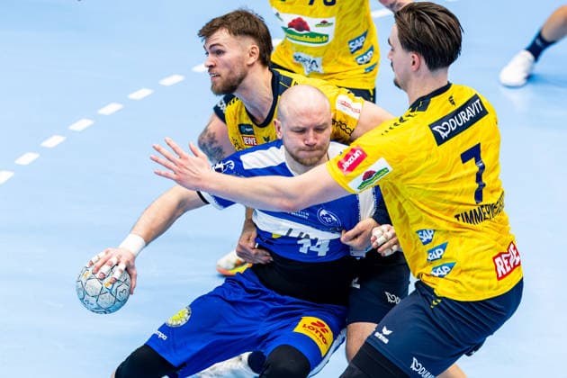 13 03 2026, GER, Handball, Men, Season 25 26, Daikin 1 Bl, 25 Matchday, ThSV Eisenach Rhein Neckar Loewen Robert Timmermeister Rhein Neckar Loewen , Steven Plucnar Jacobsen Rhein Neckar Loewen , Peter Walz ThSV Eisenach,14 99817 Eisenach Werner Assmann Halle Am Sportp Thueringen Germany