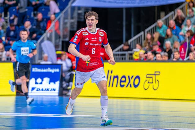 Elias Kofler HSV Hamburg, No. 6 v l , TSV Hannover Burgdorf green against HSV Hamburg white on matchday 25 of the 2025 2026 season in the DAIKIN Handball Bundesliga 13 03 2026, ZAG Arena Hannover, GER , Copyright: xJanxGuentherx xTSVxHannover-Burgdorfx