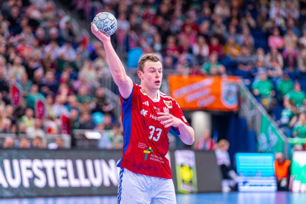 Moritz Sauter HSV Hamburg, No. 33 v l , TSV Hannover Burgdorf green against HSV Hamburg white on matchday 25 of the 2025 2026 season in the DAIKIN Handball Bundesliga 13 03 2026, ZAG Arena Hannover, GER , Copyright: xJanxGuentherx xTSVxHannover-Burgdorfx