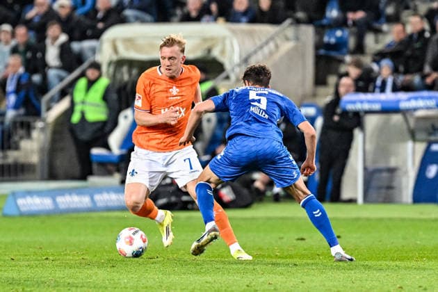 Soccer I Men I Season 2025 2026 I 2 Bundesliga I 26 Matchday I 1 FC Magdeburg SV Darmstadt 98 I 13 03 2026 duel Isac Lidberg 7, SV Darmstadt 98 vs Tobias Müller 5, 1 FC Magdeburg Magdeburg Avnet Arena Heinz Krügel Platz 1 Saxony Anhalt Germany Copyright: xLobeca InesxHähnelx