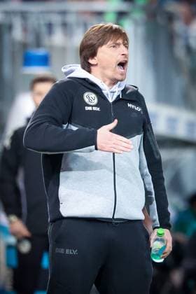 Head coach Vincent Wagner SV 07 Elversberg gives instructions to the team, Spvgg Greuther Fuerth vs SV Elversberg Football, Men, 2 Bundesliga, Saison 2025 2026, Rueckrunde, 26 Spieltag, 13 03 2026 DFB regulations prohibit any use of photographs as image sequences and or quasi video Fuerth Bayern Germany Copyright: xkolbert-press MartinxAgüerax