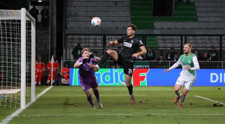13 03 2026, Soccer, Men, 2 Bundesliga, Season 2025 2026, SpVgg Greuther Fürth SV 07 Elversberg, Scene that led to the penalty kick, Silas Prüfrock SpVgg Greuther Fürth Maximilian Rohr SV 07 Elversberg Fürth Sportpark Ronhof Thomas Sommer Bayern Germany DEU Copyright: xFabianxKleerx