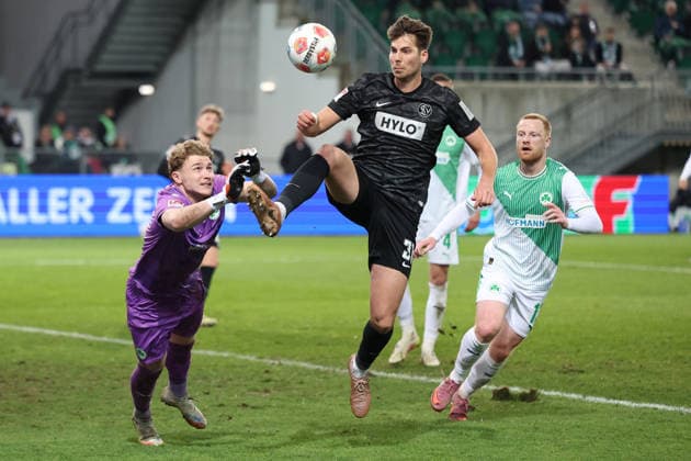 13 03 2026, xrekx, Soccer 2 Bundesliga, SpVgg Greuther Fuerth SV Elversberg v l Foul for penalty, penalty kick Silas Prüfrock Pruefrock SpVgg Greuther Fuerth Maximilian Rohr SV 07 Elversberg DFL DFB REGULATIONS PROHIBIT ANY USE OF PHOTOGRAPHS as IMAGE SEQUENCES and or QUASI VIDEO Fuerth