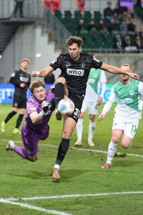 13 03 2026, xrekx, Soccer 2 Bundesliga, SpVgg Greuther Fuerth SV Elversberg v l Foul for penalty, penalty kick Silas Prüfrock Pruefrock SpVgg Greuther Fuerth Maximilian Rohr SV 07 Elversberg DFL DFB REGULATIONS PROHIBIT ANY USE OF PHOTOGRAPHS as IMAGE SEQUENCES and or QUASI VIDEO Fuerth