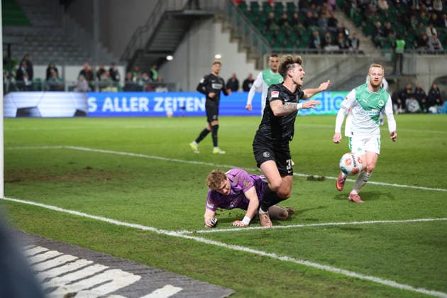 13 03 2026, xrekx, Soccer 2 Bundesliga, SpVgg Greuther Fuerth SV Elversberg v l Foul for penalty, penalty kick Silas Prüfrock Pruefrock SpVgg Greuther Fuerth Maximilian Rohr SV 07 Elversberg DFL DFB REGULATIONS PROHIBIT ANY USE OF PHOTOGRAPHS as IMAGE SEQUENCES and or QUASI VIDEO Fuerth