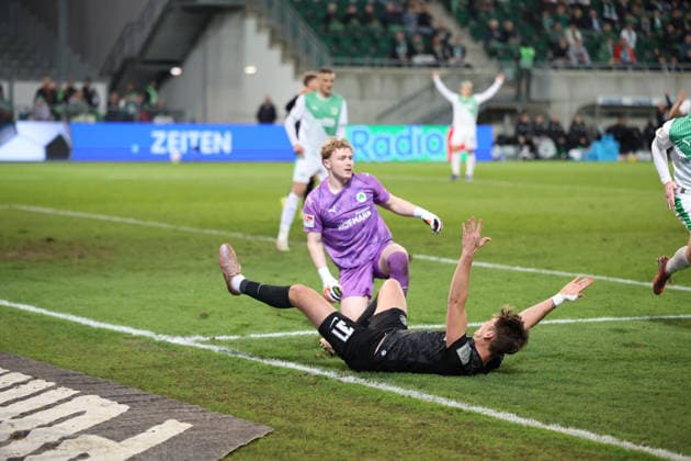 13 03 2026, xrekx, Soccer 2 Bundesliga, SpVgg Greuther Fuerth SV Elversberg v l Foul for penalty, penalty kick Silas Prüfrock Pruefrock SpVgg Greuther Fuerth Maximilian Rohr SV 07 Elversberg DFL DFB REGULATIONS PROHIBIT ANY USE OF PHOTOGRAPHS as IMAGE SEQUENCES and or QUASI VIDEO Fuerth
