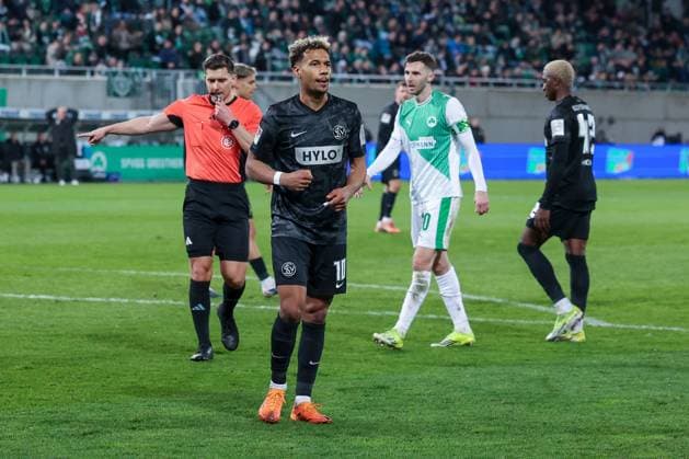 Referee Referee Felix Prigan whistles penalty kick for Elversberg, Spvgg Greuther Fuerth vs SV Elversberg Football, Men, 2 Bundesliga, Season 2025 2026, Second round, Matchday 26, 13 03 2026 DFB regulations prohibit any use of photographs as image sequences and or quasi video Fuerth Bayern Germany Copyright: xkolbert-press MartinxAgüerax