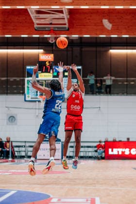BB 2BL SBB Baskets HAKRO Merlins Crailsheim Daivien Latrell Williamson SBB Baskets , Antonio Dewane Madlock JR HAKRO Merlins Crailsheim during the 2025 2026 season in the 2 Barmer Basketball Bundesliga Pro A on matchday 26 between SBB Baskets and HAKRO Merlins Crailsheim at Wolfgang Lakenmacher Halle on March 13, 2026 in Magdeburg, Sachsen Anhalt, Germany