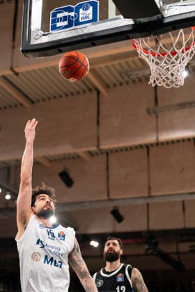 Marcel Kessen MLP Academics Heidelberg, 15 on a lay-up, Martin Breunig Veolia Towers Hamburg, 13 , GER, Veolia Towers Hamburg vs MLP Academics Heidelberg, Basketball, Bundesliga, Matchday 24, Season 2025 2026, 13 03 2026 GER, Veolia Towers Hamburg vs MLP Academics Heidelberg, Basketball, Bundesliga, Matchday 24, Season 2025 2026, 13 03 2026 Hamburg Copyright: xEibner-Pressefoto MaxxVincenx EP_MVN