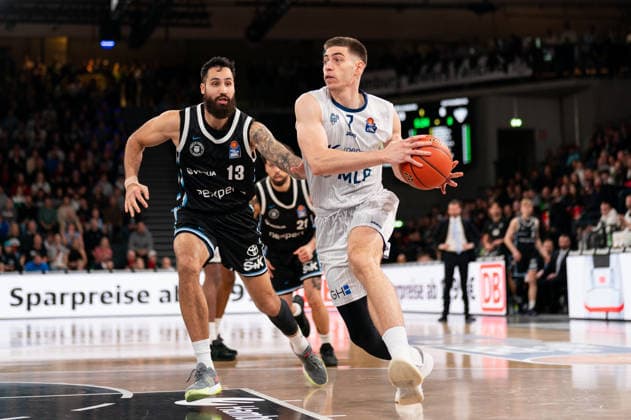 Dusan Neskovic MLP Academics Heidelberg, 07 dribbling, Martin Breunig Veolia Towers Hamburg, 13 , GER, Veolia Towers Hamburg vs MLP Academics Heidelberg, Basketball, Bundesliga, Matchday 24, Season 2025 2026, 13 03 2026 GER, Veolia Towers Hamburg vs MLP Academics Heidelberg, Basketball, Bundesliga, Matchday 24, Season 2025 2026, 13 03 2026 Hamburg Copyright: xEibner-Pressefoto MaxxVincenx EP_MVN