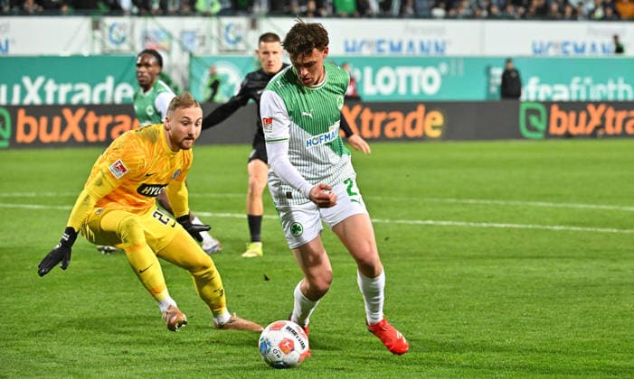 13 03 2026 Soccer Season 2025 2026 2 Soccer Bundesliga 26 Matchday SpVgg Greuther Fürth Kleeblatt SGF SV Elversberg SVE Sportfoto Zink MeZi xmexzix DFL regulations prohibit any use of photographs as image sequences and or quasi video only for editorial use Nicolas Kristof 20, SV Elversberg, left Lukas Reich 2, SpVgg Greuther Fürth