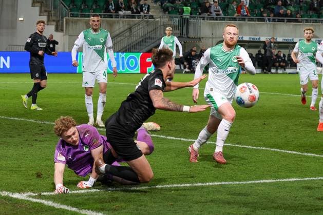Silas Joel Pruefrock 43 Spvgg Greuther Fuerth fouls Maximilian Rohr 31 SV 07 Elversberg , there is penalty kick for Elversberg, Spvgg Greuther Fuerth vs SV Elversberg Football, Men, 2 Bundesliga, Season 2025 2026, Second round, Matchday 26, 13 03 2026 DFB regulations prohibit any use of photographs as image sequences and or quasi video Fuerth Bayern Germany Copyright: xkolbert-press MartinxAgüerax