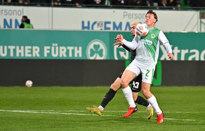 13 03 2026 Soccer Season 2025 2026 2 Soccer Bundesliga 26 Matchday SpVgg Greuther Fürth Kleeblatt SGF SV Elversberg SVE Sportfoto Zink MeZi xmexzix DFL regulations prohibit any use of photographs as image sequences and or quasi video only for editorial use Felix Keidel 43, SV Elversberg Lukas Reich 2, SpVgg Greuther Fürth, right