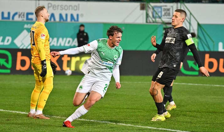 13 03 2026 Soccer Season 2025 2026 2 Soccer Bundesliga 26 Matchday SpVgg Greuther Fürth Kleeblatt SGF SV Elversberg SVE Sportfoto Zink MeZi xmexzix DFL regulations prohibit any use of photographs as image sequences and or quasi video only for editorial use Torjubel Jubel nach Treffer Tor Torschuß zum 2 0 durch Lukas Reich 2, SpVgg Greuther Fürth Nicolas Kristof 20, SV Elversberg enttäuscht Enttäuschung