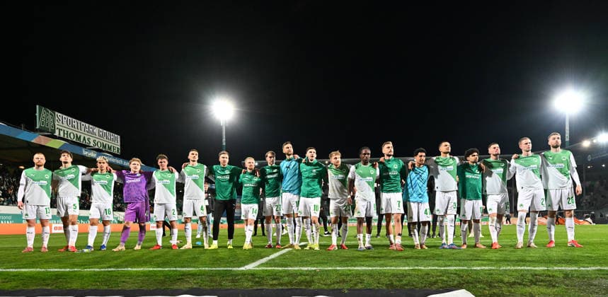 13 03 2026 Soccer Season 2025 2026 2 Soccer Bundesliga 26 Matchday SpVgg Greuther Fürth Kleeblatt SGF SV Elversberg SVE Sportfoto Zink xwoxzix DFL regulations prohibit any use of photographs as image sequences and or quasi video only for editorial use Mannschaft Team Fürth vor Greutherfürthfans Fans Fanblock Kleeblattfans nach Spielende