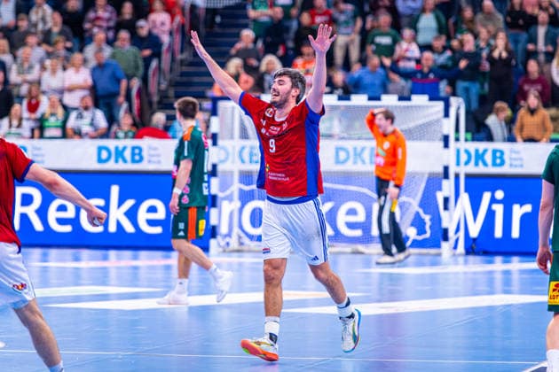 Jacob Arenth Lassen HSV Hamburg, No. 9 v l , TSV Hannover Burgdorf green against HSV Hamburg white on matchday 25 of the 2025 2026 season in the DAIKIN Handball Bundesliga 13 03 2026, ZAG Arena Hannover, GER , Copyright: xJanxGuentherx xTSVxHannover-Burgdorfx