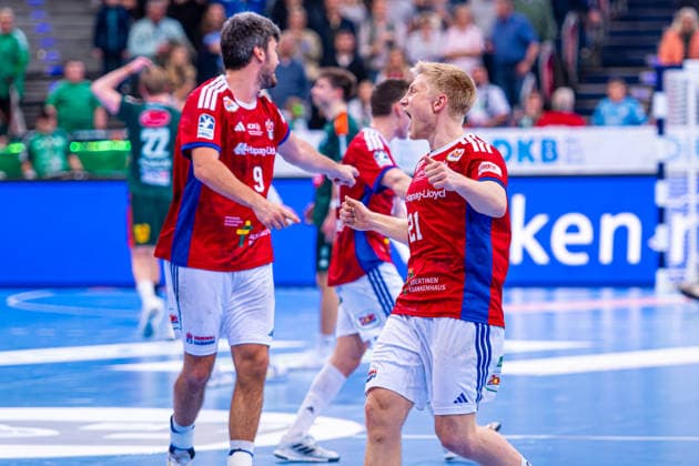 Frederik Bo Andersen HSV Hamburg, No. 21 v l , TSV Hannover Burgdorf green against HSV Hamburg white on matchday 25 of the 2025 2026 season in the DAIKIN Handball Bundesliga 13 03 2026, ZAG Arena Hannover, GER , Copyright: xJanxGuentherx xTSVxHannover-Burgdorfx