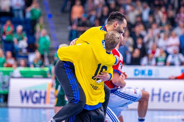 Mohamed Essam Moustafa El Tayar HSV Hamburg, No. 12 Robin Paulsen Haug HSV Hamburg, No. 16 v l , TSV Hannover Burgdorf green against HSV Hamburg white on matchday 25 of the 2025 2026 season in the DAIKIN Handball Bundesliga 13 03 2026, ZAG Arena Hannover, GER , Copyright: xJanxGuentherx xTSVxHannover-Burgdorfx