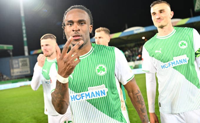 13 03 2026 Soccer Season 2025 2026 2 Soccer Bundesliga 26 Matchday SpVgg Greuther Fürth Kleeblatt SGF SV Elversberg SVE Sportfoto Zink xwoxzix DFL regulations prohibit any use of photographs as image sequences and or quasi video only for editorial use Noel Futkeu 9, SpVgg Greuther Fürth shows three points Jubel Freude nach Spielende
