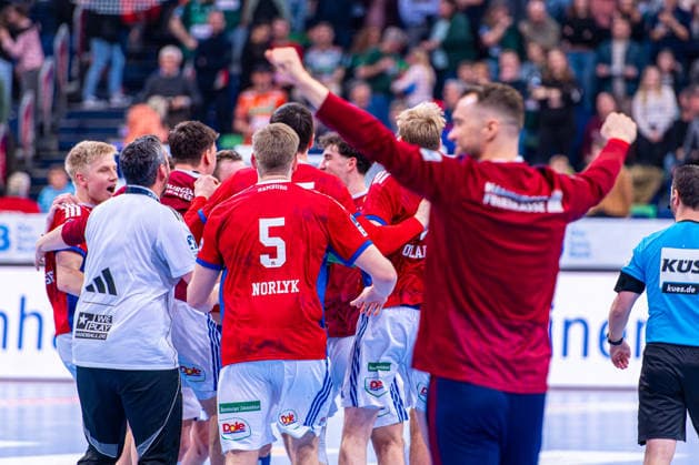 v l , TSV Hannover Burgdorf green vs HSV Hamburg white on matchday 25 of the 2025 2026 season in the DAIKIN Handball Bundesliga 13 03 2026, ZAG Arena Hannover, GER , Copyright: xJanxGuentherx xTSVxHannover-Burgdorfx