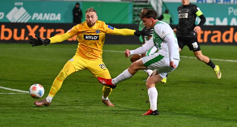 13 03 2026 Soccer Season 2025 2026 2 Soccer Bundesliga 26 Matchday SpVgg Greuther Fürth Kleeblatt SGF SV Elversberg SVE Sportfoto Zink xwoxzix DFL regulations prohibit any use of photographs as image sequences and or quasi video only for editorial use Nicolas Kristof 20, SV Elversberg Lukas Reich 2, SpVgg Greuther Fürth Chance Torchance