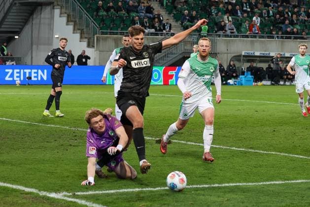 Silas Joel Pruefrock 43 Spvgg Greuther Fuerth fouls Maximilian Rohr 31 SV 07 Elversberg , there is penalty kick for Elversberg, Spvgg Greuther Fuerth vs SV Elversberg Football, Men, 2 Bundesliga, Season 2025 2026, Second round, Matchday 26, 13 03 2026 DFB regulations prohibit any use of photographs as image sequences and or quasi video Fuerth Bayern Germany Copyright: xkolbert-press MartinxAgüerax