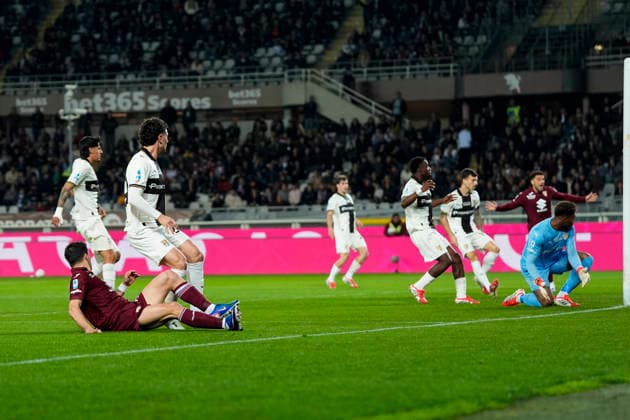 Torino™s Giovanni Simeone scoring the 1-0 goal for his team during the Serie A soccer match between Torino Fc and Parma at the Stadio Olimpico Grande Torino in Turin, north west Italy - March 13, 2026. - Soccer  Copyright: xFabioxFerrari LaPressex