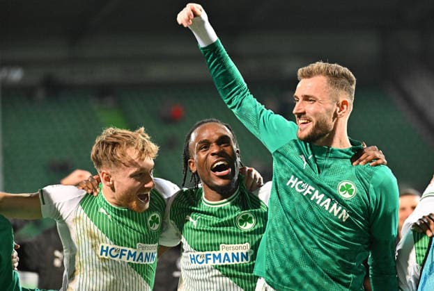 13 03 2026 Soccer Season 2025 2026 2 Soccer Bundesliga 26 Matchday SpVgg Greuther Fürth Kleeblatt SGF SV Elversberg SVE Sportfoto Zink MeZi xmexzix DFL regulations prohibit any use of photographs as image sequences and or quasi video only for editorial use Jubel Freude nach Spielende Jannik Dehm 23, SpVgg Greuther Fürth Noel Futkeu 9, SpVgg Greuther Fürth Dennis Srbeny 7, SpVgg Greuther Fürth, rechts