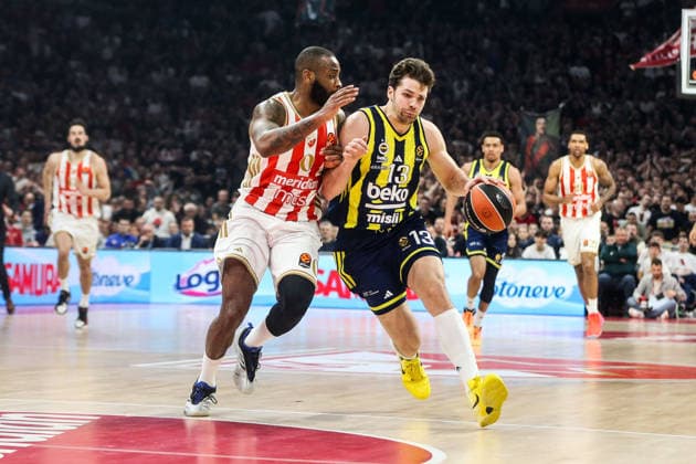 Crvena Zvezda Meridianbet v Fenerbahce Beko - Euroleague BELGRADE, SERBIA - MARCH 13: Codi Miller-Mcintyre (L) of Crvena Zvezda Meridianbet in action against Tarik Biberovic (13) of Fenerbahce Beko during the Euroleague match between Crvena Zvezda Meridianbet and Fenerbahce Beko at Belgrade Arena on March 13, 2026 in Belgrade, Serbia. Filip Stevanovic Anadolu Belgrade Serbia. Editorial use only. Please get in touch for any other usage.  Copyright: x2026xAnadoluxFilipxStevanovicx
