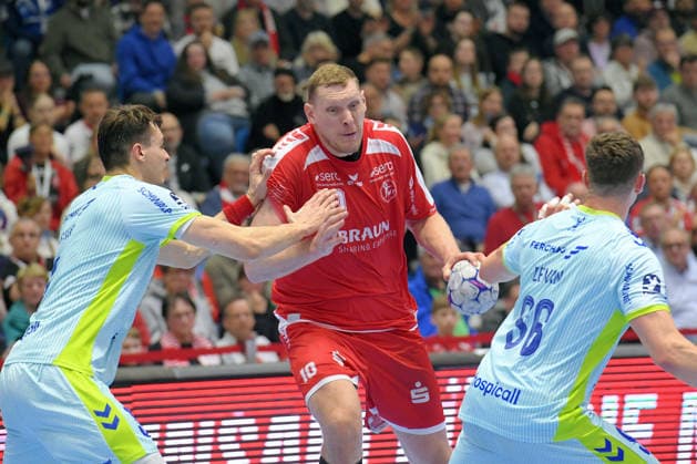 Dainis Kristopans MT Melsungen 10 on the ball , Julian Koester VfL Gummersbach 7 , Stepan Zeman VfL Gummersbach 66 R , GER, MT Melsungen VfL Gummersbach, Handball, 1 Bundesliga, 25 Matchday, Season 2025 2026, 13 03 2026, GER, MT Melsungen VfL Gummersbach, Handball, 1 Bundesliga, 25 Matchday, Season 2025 2026, 13 03 2026 Kassel Copyright: xEibner-Pressefotox xRolandxSippex EP_RSL