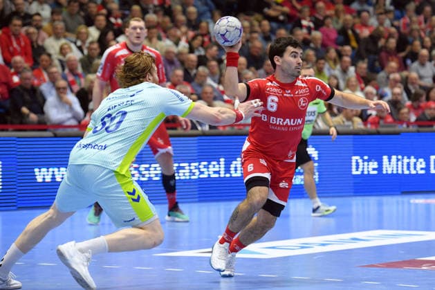 Erik Balenciaga MT Melsungen 6 on the ball , Tom Kiesler VfL Gummersbach 30 L , GER, MT Melsungen VfL Gummersbach, Handball, 1 Bundesliga, 25 Matchday, Season 2025 2026, 13 03 2026, GER, MT Melsungen VfL Gummersbach, Handball, 1 Bundesliga, 25 Matchday, Season 2025 2026, 13 03 2026 Kassel Copyright: xEibner-Pressefotox xRolandxSippex EP_RSL