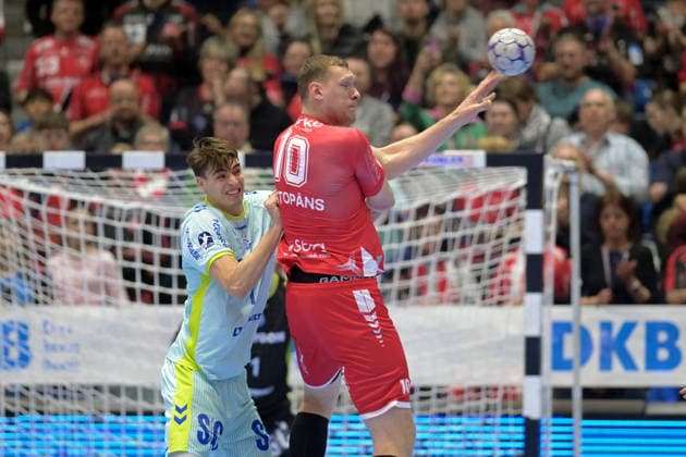 Dainis Kristopans MT Melsungen 10 on the ball , Julian Koester VfL Gummersbach 7 L , GER, MT Melsungen VfL Gummersbach, Handball, 1 Bundesliga, 25 Matchday, Season 2025 2026, 13 03 2026, GER, MT Melsungen VfL Gummersbach, Handball, 1 Bundesliga, 25 Matchday, Season 2025 2026, 13 03 2026 Kassel Copyright: xEibner-Pressefotox xRolandxSippex EP_RSL
