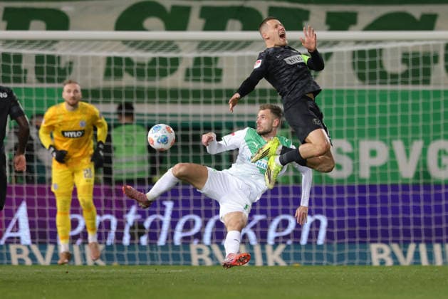 Dennis Srbeny, SGF, and Lukas Finn Pinckert, Elv, in the second round match of the 2025 2026 season between SpVgg Greuther Fürth and SV Elversberg 2 0 in Fürth 13 03 2026