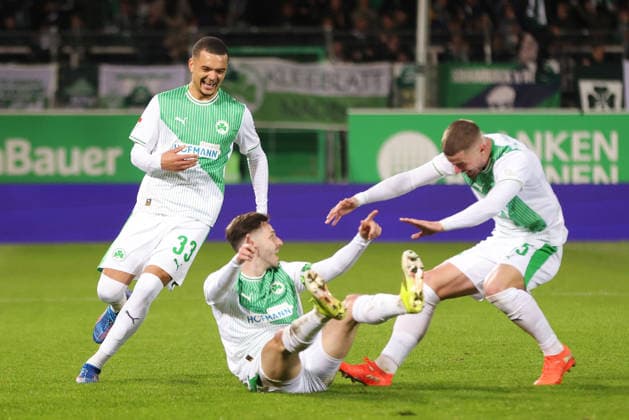 Fürth goal celebration Maximilian Dietz, Branimir Hrgota, Reno Morris Münz after the 1 0 in the second round match of the 2025 2026 season between SpVgg Greuther Fürth and SV Elversberg 2 0 in Fürth 13 03 2026