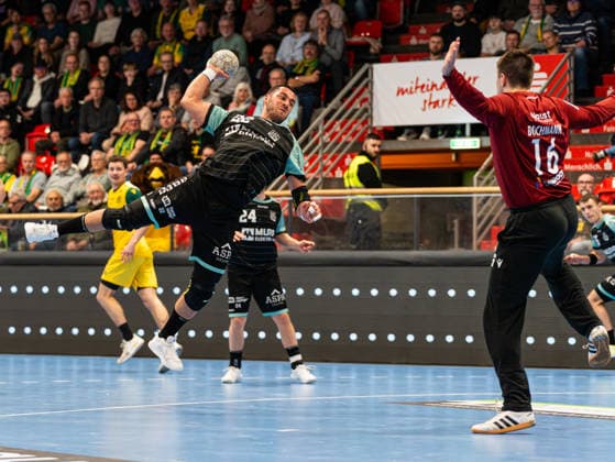 Ruben Sousa HC Oppenweiler Backnang, 22 at the goal throw against Pascal Bochmann VfL Eintracht Hagen, 16 VfL Eintracht Hagen vs HC Oppenweiler Backnang , Handball, 2 Bundesliga, Matchday 24, Season 2025 2026, 13 03 2026 VfL Eintracht Hagen vs HC Oppenweiler Backnang , Handball, 2 Bundesliga, Matchday 24, Season 2025 2026, 13 03 2026 Hagen Copyright: xEibner-Pressefoto DamianxKruczynx EP_DKI