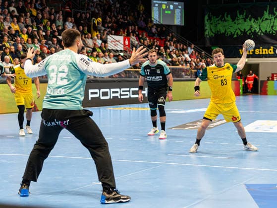 Pierre Busch VfL Eintracht Hagen, 83 on a seven-meter throw against Janis Boieck HC Oppenweiler Backnang, 32 VfL Eintracht Hagen vs HC Oppenweiler Backnang , Handball, 2 Bundesliga, Matchday 24, Season 2025 2026, 13 03 2026 VfL Eintracht Hagen vs HC Oppenweiler Backnang , Handball, 2 Bundesliga, Matchday 24, Season 2025 2026, 13 03 2026 Hagen Copyright: xEibner-Pressefoto DamianxKruczynx EP_DKI