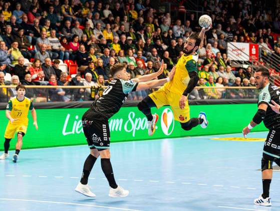 Pouya Norouzi VfL Eintracht Hagen, 07 throwing a shot on goal against Nick Froehlich HC Oppenweiler Backnang, 10 VfL Eintracht Hagen vs HC Oppenweiler Backnang , Handball, 2 Bundesliga, 24 Matchday, Season 2025 2026, 13 03 2026 VfL Eintracht Hagen vs HC Oppenweiler Backnang , Handball, 2 Bundesliga, 24 Matchday, Season 2025 2026, 13 03 2026 Hagen Copyright: xEibner-Pressefoto DamianxKruczynx EP_DKI